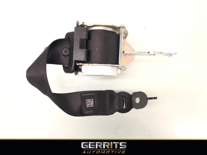 Rear seatbelt, right from a BMW 5 serie (F10) 520i 16V 2012