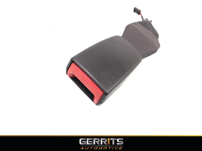 Rear seatbelt buckle, centre from a BMW 5 serie (F10) 520i 16V 2012
