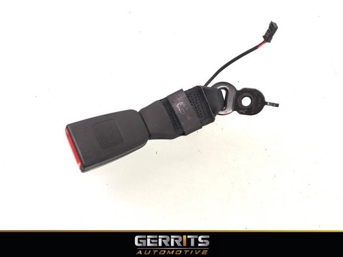 Rear seatbelt buckle, centre from a BMW 5 serie (F10) 520i 16V 2012