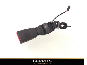 Used Rear seatbelt buckle, centre BMW 5 serie (F10) 520i 16V Price € 21,98 Margin scheme offered by Gerrits Automotive