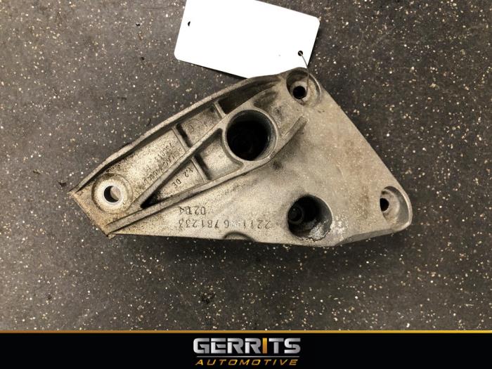 BMW 5 serie (F10) 520i 16V Engine mounts stock
