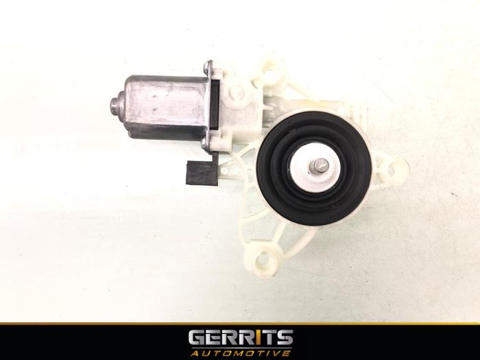 Usados Motor de ventanilla de puerta Mercedes A (177.0) 1.3 A-160 Turbo 16V Precio € 54,98 Norma de margen ofrecido por Gerrits Automotive BV