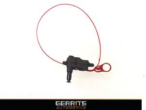 Used Tank flap lock motor Audi S3 Sportback (8VA/8VF) 2.0 T FSI 16V Price € 27,48 Margin scheme offered by Gerrits Automotive