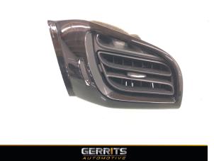 Używane Kratka wentylacyjna deski rozdzielczej Citroen DS3 (SA) 1.6 VTi 120 16V Cena € 27,48 Procedura marży oferowane przez Gerrits Automotive