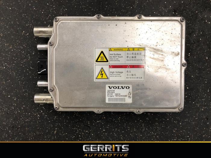 Battery charger from a Volvo XC60 II (UZ) 2.0 T8 16V Hybrid AWD 2019