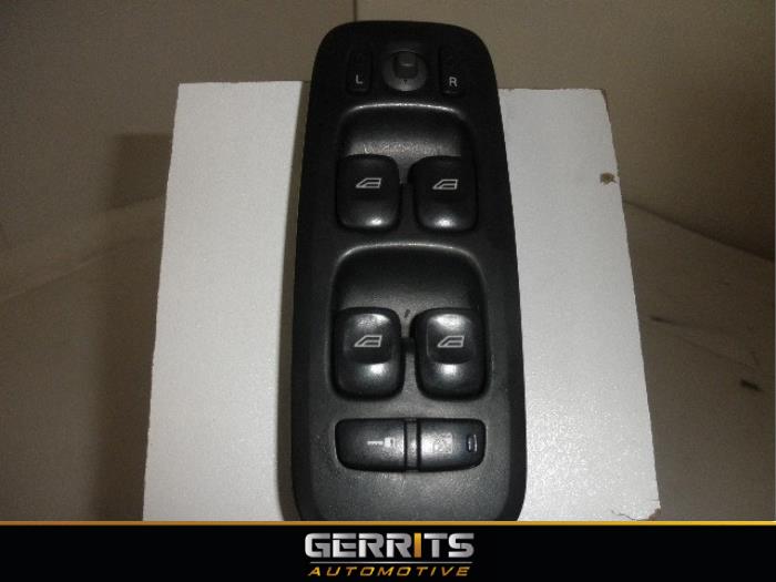 Usados Interruptor de ventanilla eléctrica Volvo V70 (SW) 2.4 D 20V Precio € 38,00 Norma de margen ofrecido por Gerrits Automotive BV