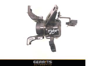 Used Engine mount Toyota Auris Touring Sports (E18) 1.8 16V Hybrid Price € 27,48 Margin scheme offered by Gerrits Automotive