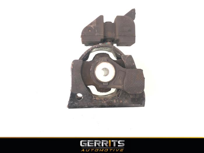 Gearbox mount from a Toyota Auris Touring Sports (E18) 1.8 16V Hybrid 2013