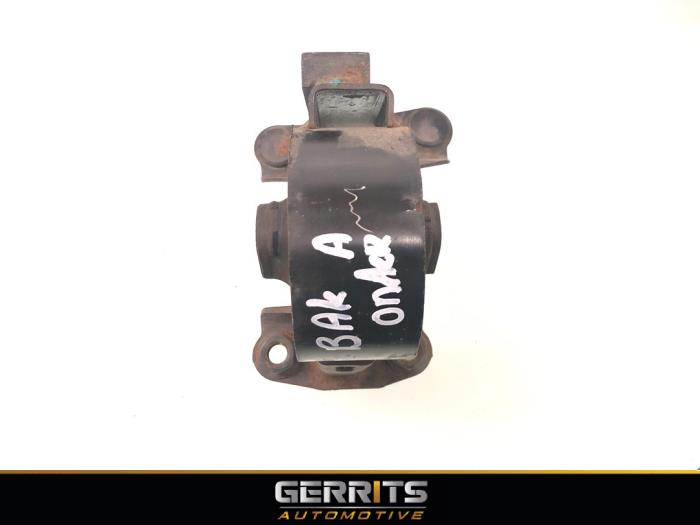 Gearbox mount from a Toyota Auris Touring Sports (E18) 1.8 16V Hybrid 2013