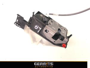 Begagnade Dörrlåsmekanism, 4-dörrars, vänster bak Opel Grandland (X) 1.2 Turbo 12V Pris € 49,99 Marginaltabell erbjuds av Gerrits Automotive BV