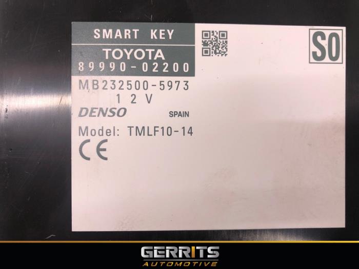 Module keyless vehicle from a Toyota Auris Touring Sports (E18) 1.8 16V Hybrid 2013
