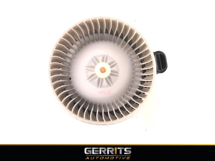 Heating and ventilation fan motor from a Toyota Auris Touring Sports (E18) 1.8 16V Hybrid 2013