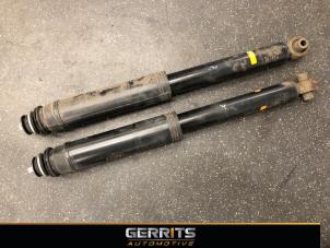 Used Shock absorber kit Toyota Auris Touring Sports (E18) 1.8 16V Hybrid Price € 32,98 Margin scheme offered by Gerrits Automotive