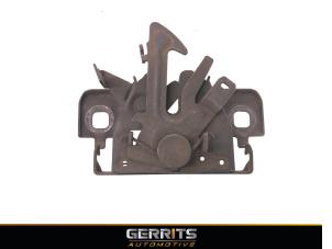 Used Bonnet lock mechanism Opel Vivaro 1.6 CDTI 115 Price € 33,25 Inclusive VAT offered by Gerrits Automotive