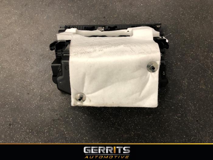 Glovebox from a Renault Clio V (RJAB) 1.0 TCe 100 12V 2019