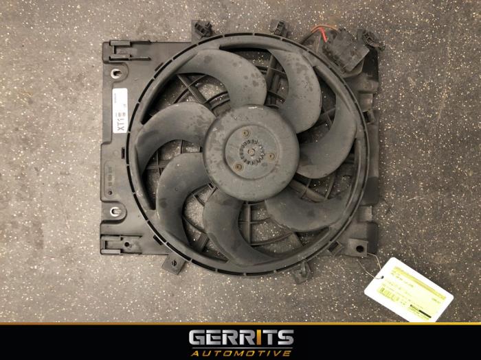 Cooling fans from a Opel Zafira (M75) 2.2 16V Direct Ecotec 2006