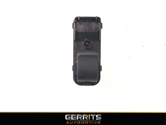 Usados Interruptor de ventanilla eléctrica Mazda CX-3 (DJ/DK) 2.0 SkyActiv-G 120 AWD Precio € 19,99 Norma de margen ofrecido por Gerrits Automotive BV