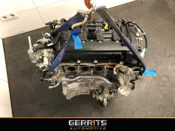 Engine from a Mazda CX-3 2.0 SkyActiv-G 120 AWD 2017