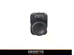 Używane Przelacznik lusterka Chevrolet Spark 1.2 16V Cena € 21,98 Procedura marży oferowane przez Gerrits Automotive
