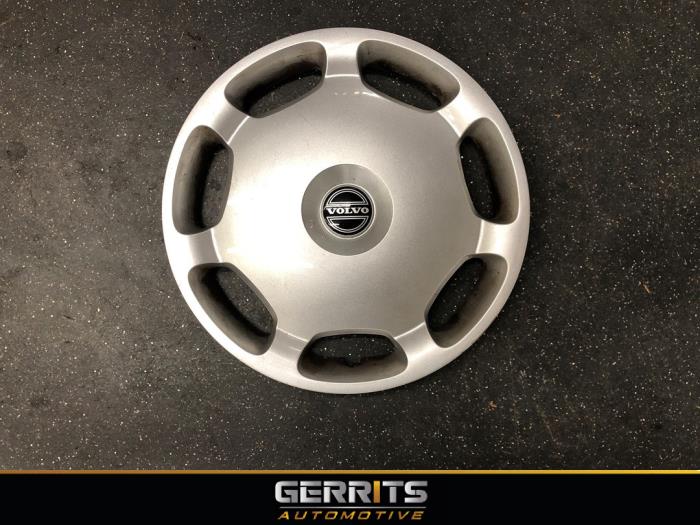 Wheel cover (spare) from a Volvo V70 (SW) 2.4 D 20V 2003