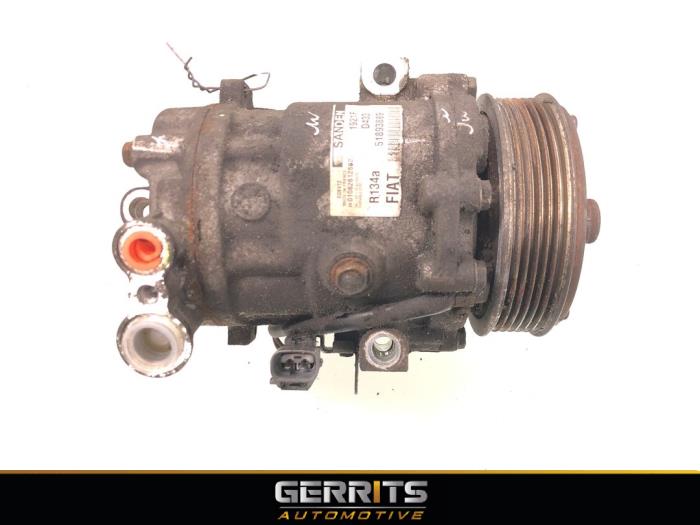 Air conditioning pump from a Opel Combo 1.3 CDTI 16V 2017