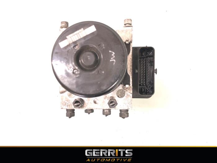 ABS pump from a Opel Combo 1.3 CDTI 16V 2017