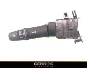 Używane Przelacznik kierunkowskazu Mitsubishi Space Star (A0) 1.2 12V Cena € 43,98 Procedura marży oferowane przez Gerrits Automotive