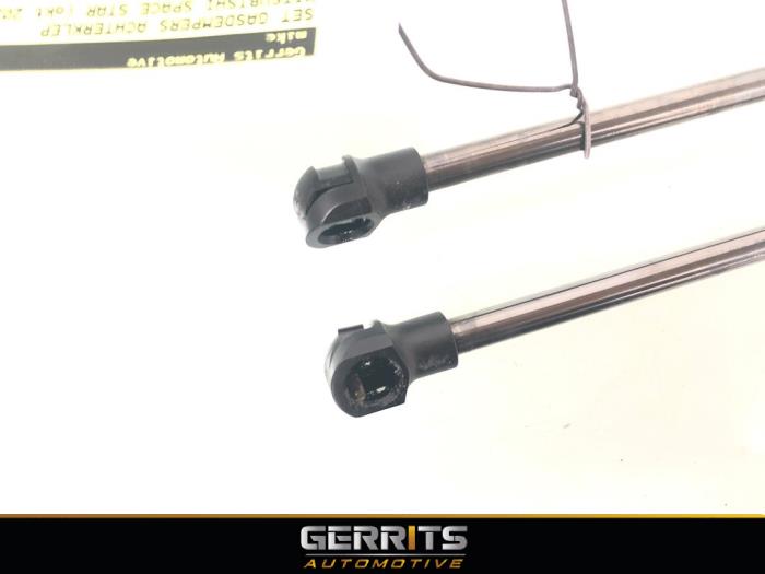 Set of tailgate gas struts from a Mitsubishi Space Star (A0) 1.2 12V 2021