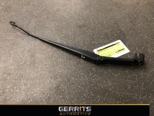 Used Front wiper arm Mitsubishi Space Star (A0) 1.2 12V Price € 21,98 Margin scheme offered by Gerrits Automotive