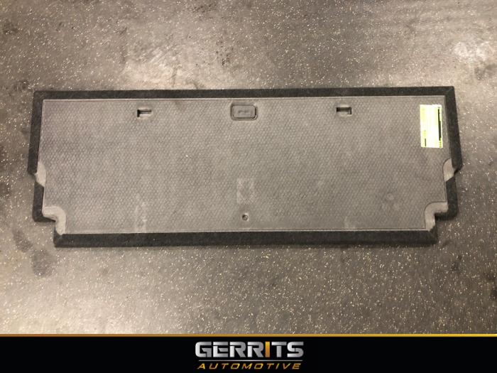 Floor panel load area from a Toyota Auris Touring Sports (E18) 1.8 16V Hybrid 2013