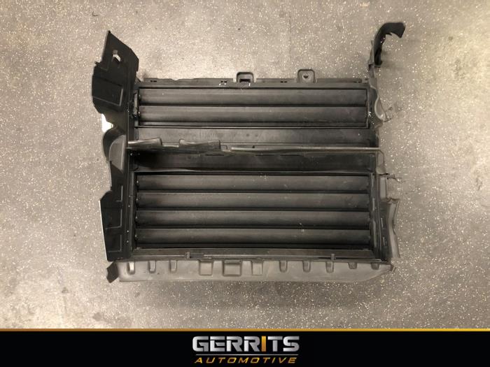 Begagnade Lufttratt Peugeot 2008 (UD/UK/UR/US/UX) 1.2 VTi 12V PureTech 130 Pris € 164,98 Marginaltabell erbjuds av Gerrits Automotive BV