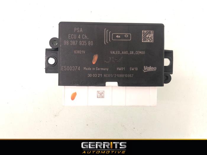 Begagnade PDC-modul Peugeot 2008 (UD/UK/UR/US/UX) 1.2 VTi 12V PureTech 130 Pris € 82,48 Marginaltabell erbjuds av Gerrits Automotive BV