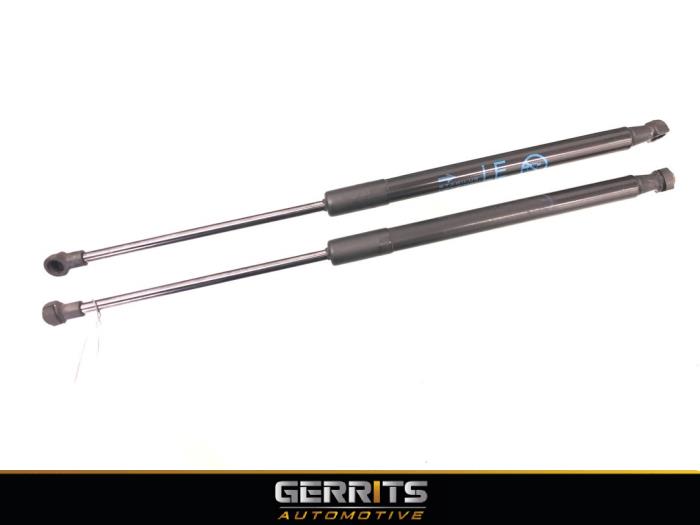 Set of tailgate gas struts from a Toyota Auris Touring Sports (E18) 1.8 16V Hybrid 2014