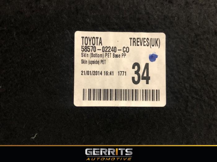 Kofferraum Matte van een Toyota Auris Touring Sports (E18) 1.8 16V Hybrid 2014