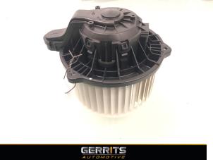 Usados Motor de ventilador de calefactor Kia Cee'd Sportswagon (JDC5) 1.6 GDI 16V Precio € 38,48 Norma de margen ofrecido por Gerrits Automotive