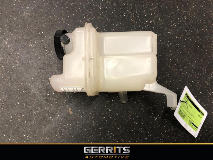 Expansion vessel from a Toyota Auris Touring Sports (E18) 1.8 16V Hybrid 2019