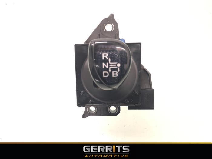 Automatic gear selector from a Toyota Auris Touring Sports (E18) 1.8 16V Hybrid 2019