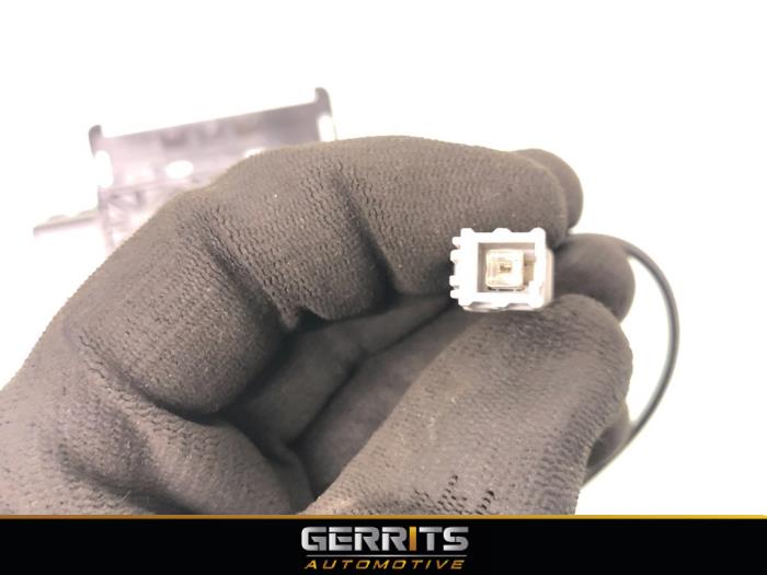 GPS antenna Toyota Auris Touring Sports 1.8 16V Hybrid 8686002010