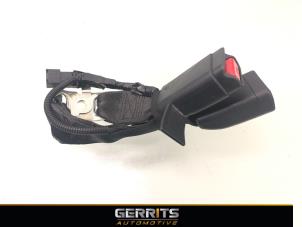 Used Rear seatbelt buckle, left Toyota Auris Touring Sports (E18) 1.8 16V Hybrid Price € 21,98 Margin scheme offered by Gerrits Automotive