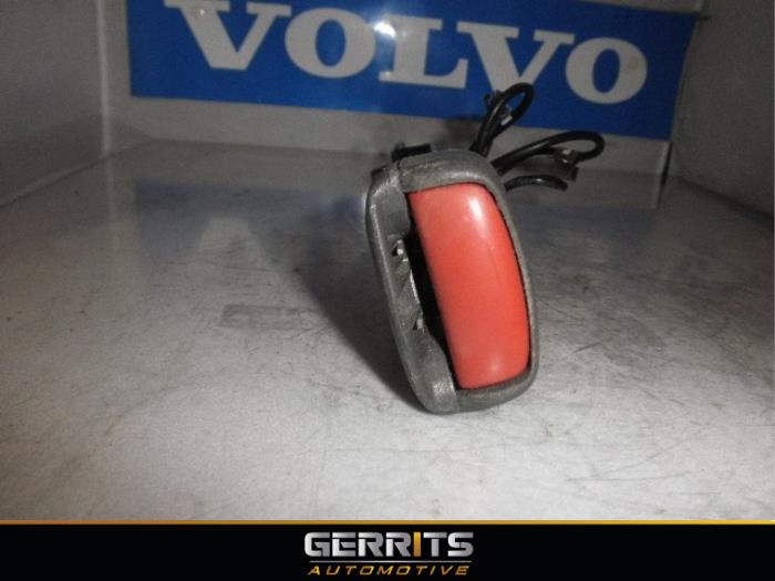 Front seatbelt buckle, left from a Volvo S60 I (RS/HV) 2.4 T 20V 2003