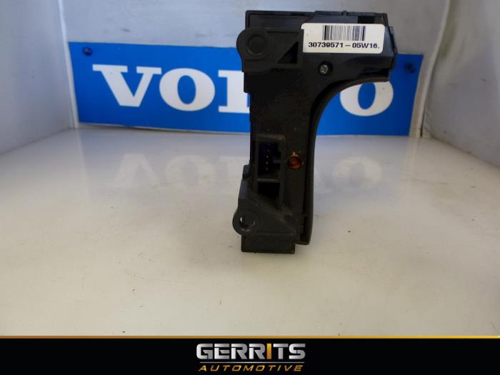 Cruise control switch from a Volvo V70 (SW) 2.4 D5 20V 2005