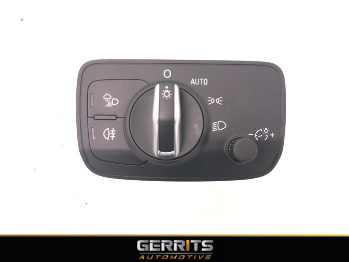 Usados Interruptor de luz Audi A3 Sportback (8VA/8VF) 1.5 TFSI 16V Precio € 38,48 Norma de margen ofrecido por Gerrits Automotive BV
