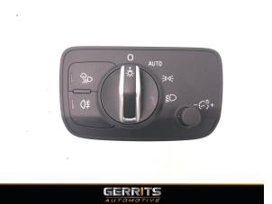 Usagé Commutateur lumière Audi A3 Sportback (8VA/8VF) 1.5 TFSI 16V Prix € 38,48 Règlement à la marge proposé par Gerrits Automotive