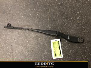 Used Front wiper arm Volvo V50 (MW) 1.8 16V Price € 21,98 Margin scheme offered by Gerrits Automotive
