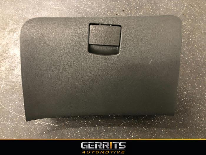 Gebrauchte Handschuhfach Chevrolet Spark (M300) 1.0 16V Bifuel Preis € 24,99 Margenregelung angeboten von Gerrits Automotive BV