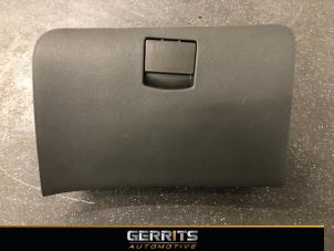 Usagé Boîte à gants Chevrolet Spark (M300) 1.0 16V Bifuel Prix € 24,99 Règlement à la marge proposé par Gerrits Automotive