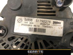 Dynamo från en Fiat Grande Punto (199) 1.3 JTD Multijet 16V 85 Actual 2011