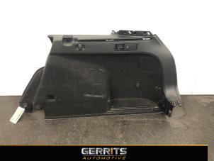 Używane Tapicerka pokrywy bagaznika prawa Volkswagen Golf VII Variant (AUVV) 1.6 TDI BMT 16V Cena € 54,98 Procedura marży oferowane przez Gerrits Automotive