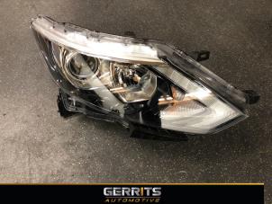 Used Headlight, right Nissan Qashqai (J11) 1.2 DIG-T 16V Price € 274,98 Margin scheme offered by Gerrits Automotive