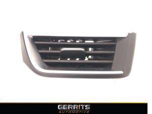 Używane Kratka wentylacyjna deski rozdzielczej Renault Clio V (RJAB) 1.6 E-Tech 140 16V Cena € 32,98 Procedura marży oferowane przez Gerrits Automotive